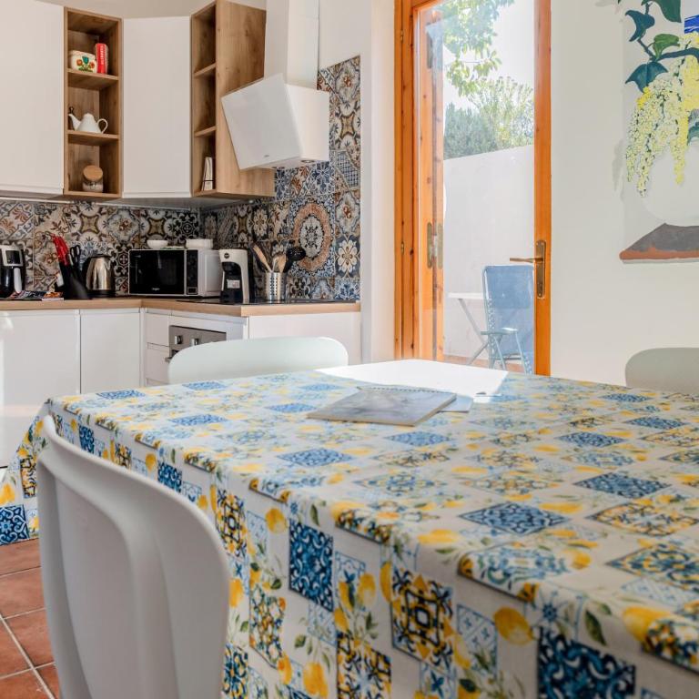 GuestHost - Bright Apt near La Pelosa beach, WiFi & parking! - Appartamento con 2 Camere da Letto - 10