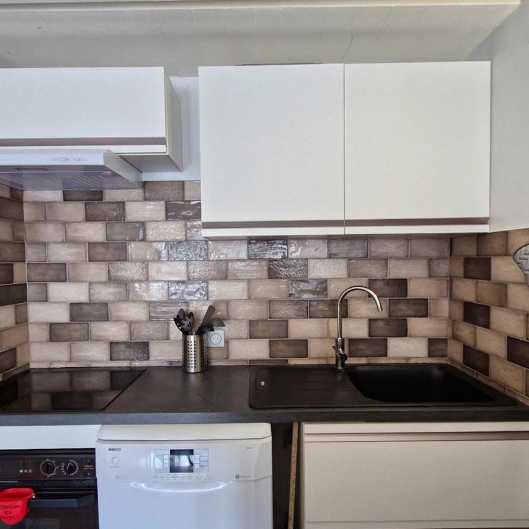 Appartement Confortable, Proche Pistes & Commerces, Balcon - Appartement 1 Chambre - 9