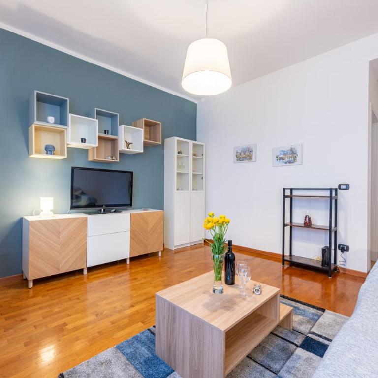 GuestHost - Blu&Yellow Apartment in Parma Station - One-Bedroom Apartment - 2