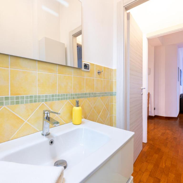 GuestHost - Blu&Yellow Apartment in Parma Station - One-Bedroom Apartment - 18