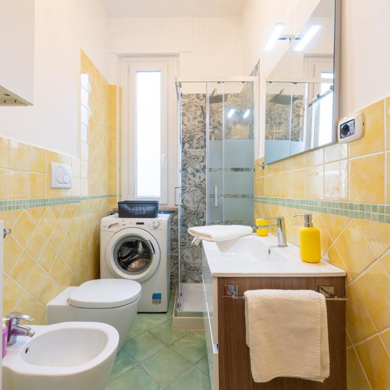 GuestHost - Blu&Yellow Apartment in Parma Station - One-Bedroom Apartment - 5