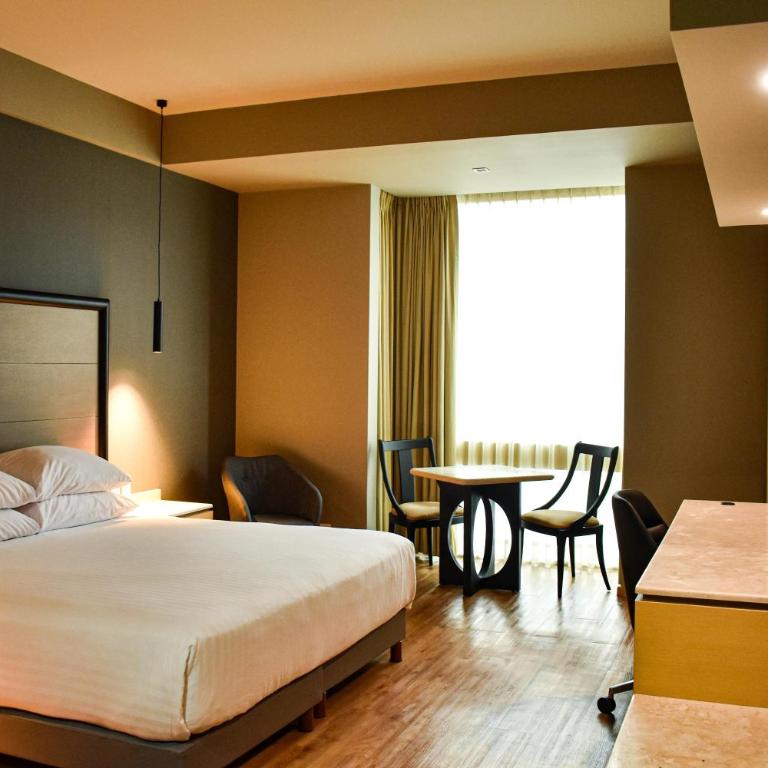 Ramada by Wyndham Mexico City Santa Fe - King Room - Non-Smoking - 1
