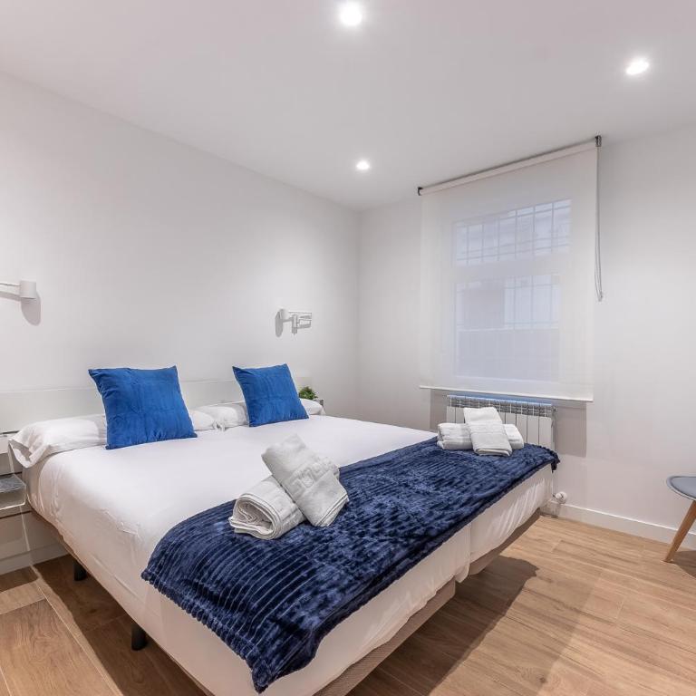 Azkuna Home Apartment - Three-Bedroom Apartment - 16