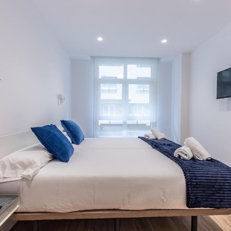 Azkuna Home Apartment - Three-Bedroom Apartment - 10