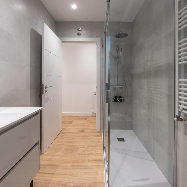 Azkuna Home Apartment - Three-Bedroom Apartment - 21