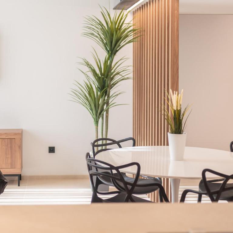 ApartUP Aqua Suites Ciudad de las Artes I - Three-Bedroom Superior Apartment - 13