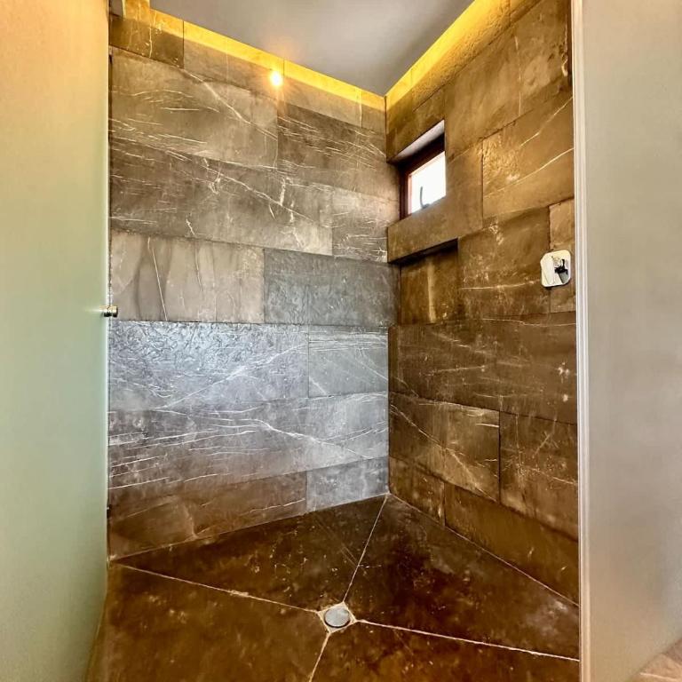 Relaxing Lakeside Retreat Pool, Hot Tub y Patio - One-Bedroom Apartment - 29