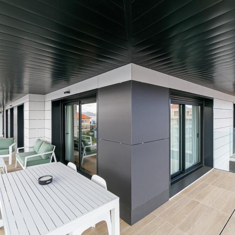EXCLUSIVO APARTAMENTO con PISCINA, AMPLIA TERRAZA y GARAJE en PORTONOVO - Apartamento de 3 dormitorios - 15