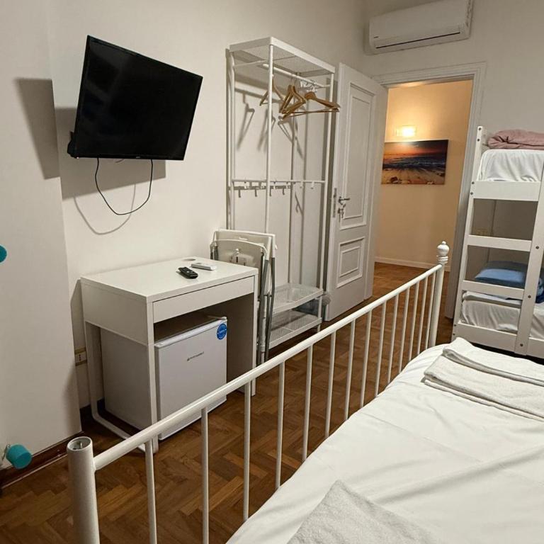 A I R Sorrento House - Camera Quadrupla Economy con Bagno in Comune - 18