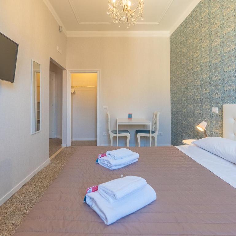 B&B Floret Roma San Giovanni - Camera Matrimoniale con Bagno Privato - 11