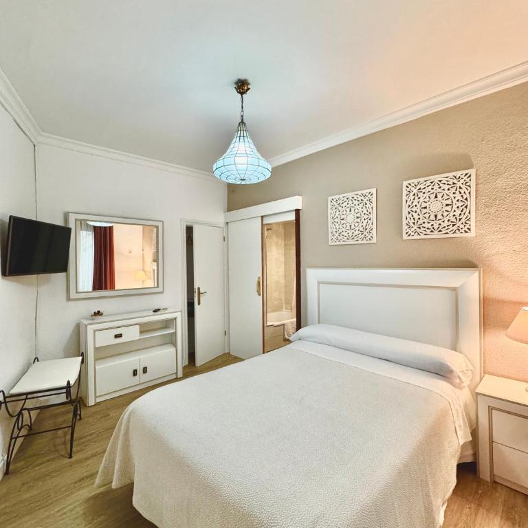 Pension Zurita - Double or Twin Room with Private Bathroom - 3