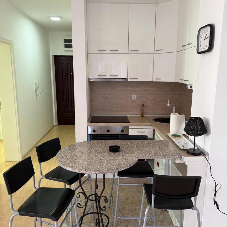 Villa Jelena - One-Bedroom Apartment with Terrace - 3