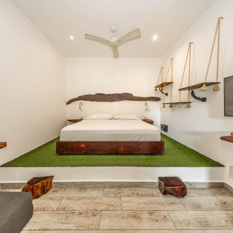 The Green Village Boutique Hotel - King Suite with Balcony - 5