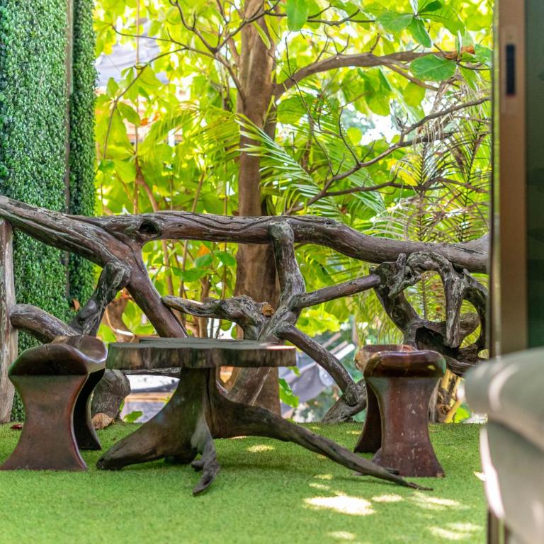 The Green Village Boutique Hotel - King Suite with Balcony - 8