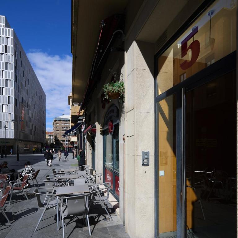 Exclusivo Apartamento en el alma de Pamplona - Three-Bedroom Apartment - 30