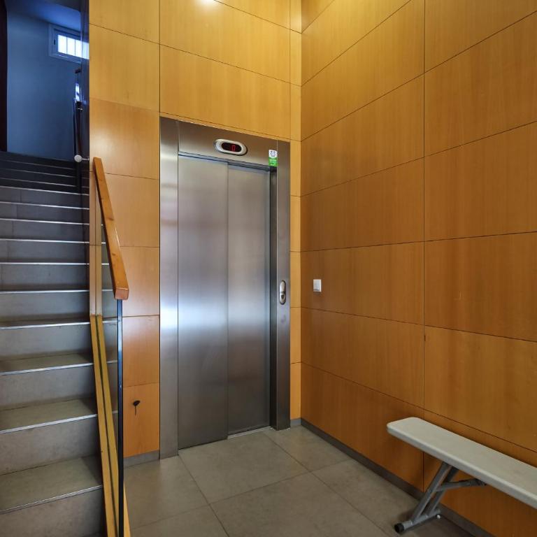 Exclusivo Apartamento en el alma de Pamplona - Three-Bedroom Apartment - 26