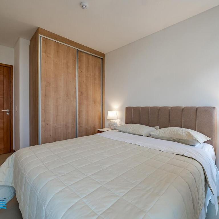 702 Emerald Steps from the best malls in town! High Speed Wifi - Two-Bedroom Apartment - 10