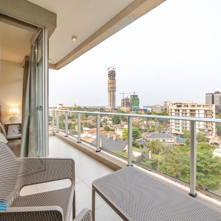 702 Emerald Steps from the best malls in town! High Speed Wifi - Two-Bedroom Apartment - 26