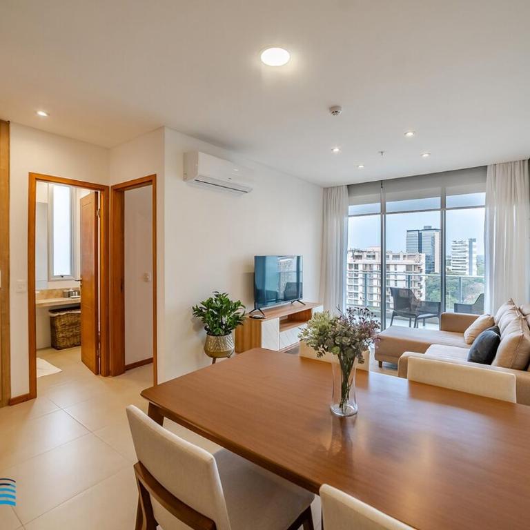 702 Emerald Steps from the best malls in town! High Speed Wifi - Two-Bedroom Apartment - 31