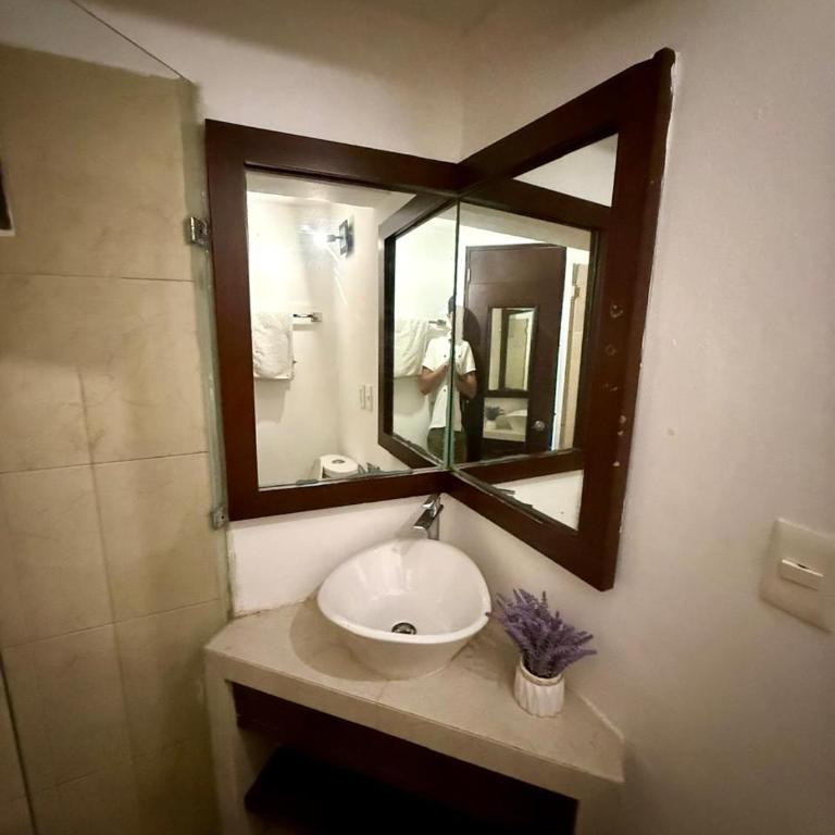 AMANÁA Hotel Boutique - Suite con cama grande y balcón - 31