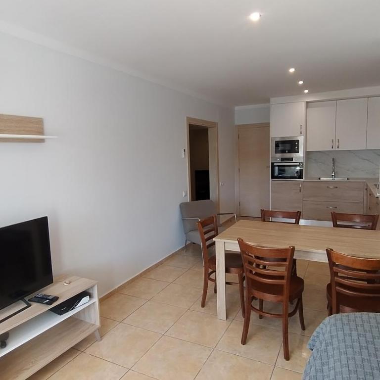 Empuriapparts Abrilmar Renovado - Apartamento de 3 dormitorios - 9