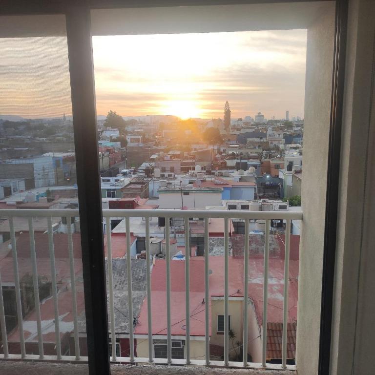 Alojamiento céntrico cerca de H. Civil, CUCS, IMSS - Apartamento - 55