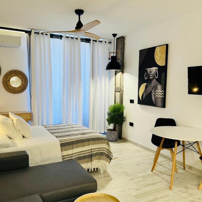 AlquilaEasy San Francisco Superior - Tu paraíso en Torremolinos - Estudio Deluxe - 1