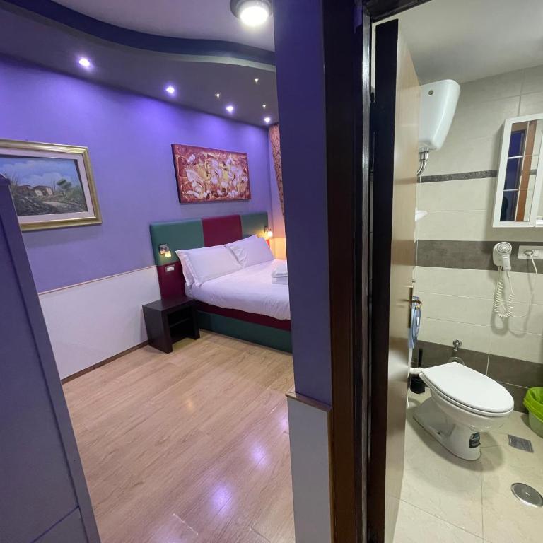 Gold House - Camera Matrimoniale con Bagno Privato - 17
