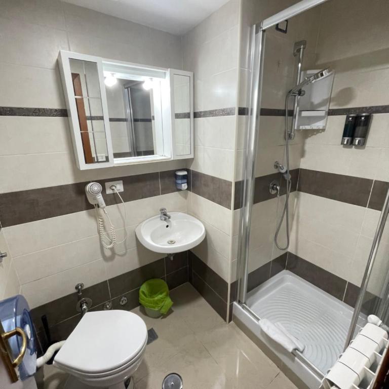 Gold House - Camera Matrimoniale con Bagno Privato - 21