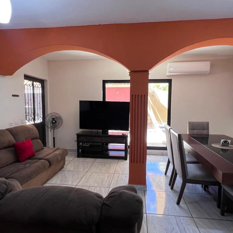 Casa con alberca y entrada independiente - Three-Bedroom Home - 7