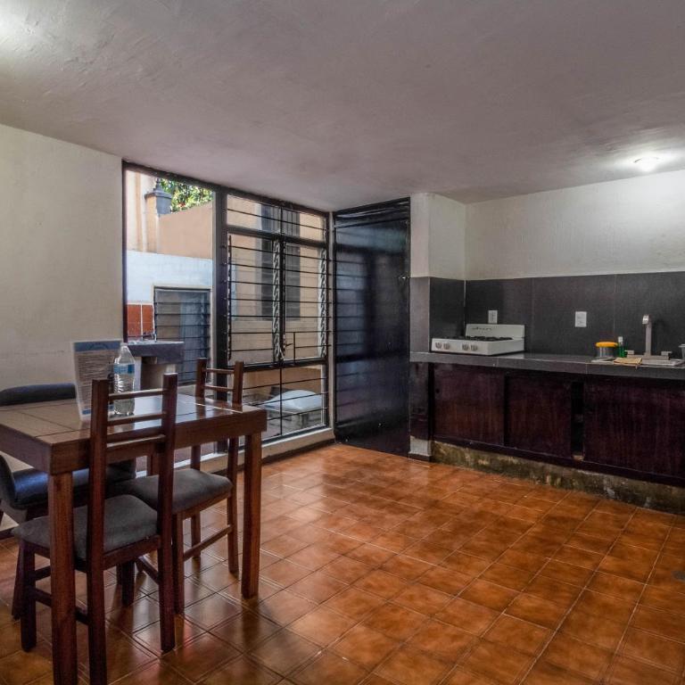 Suite Subterránea con AC, de 2 Niveles Chapalita 6 - One-Bedroom Apartment - 6