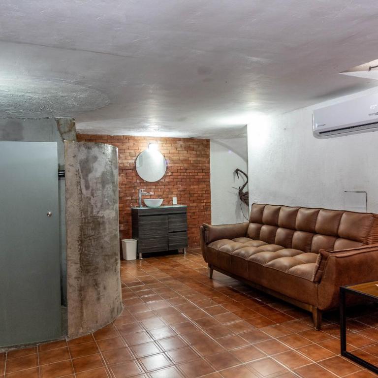 Suite Subterránea con AC, de 2 Niveles Chapalita 6 - One-Bedroom Apartment - 4