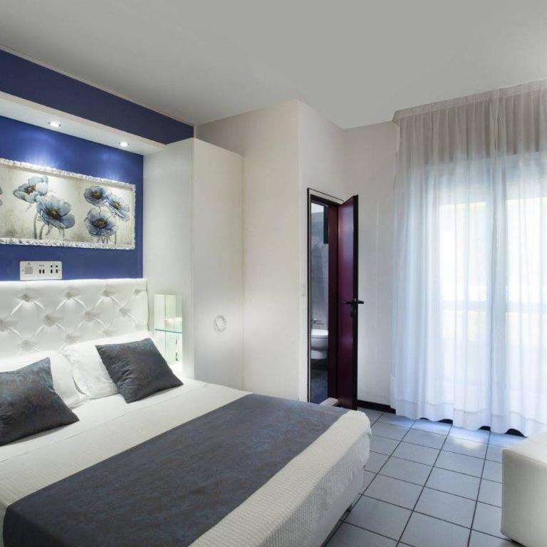 Hotel Ambassador - Deluxe Double or Twin Room - 7