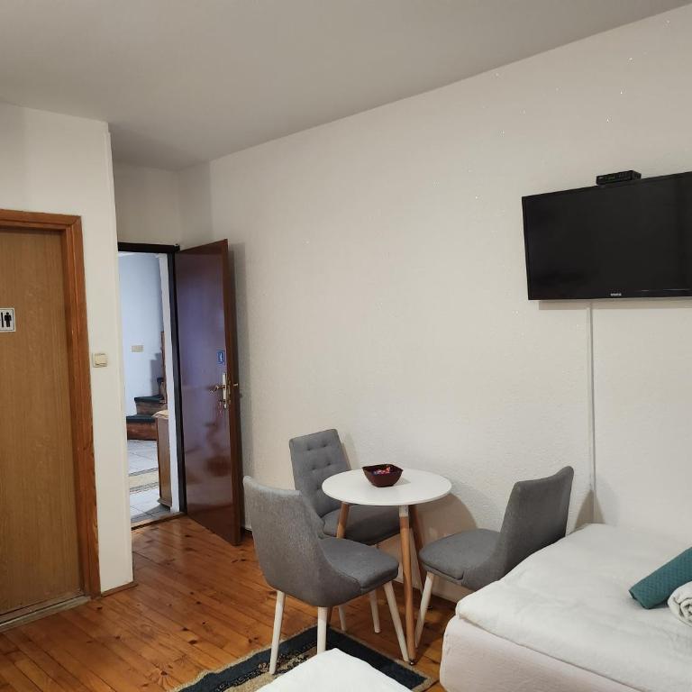 Apartmani Guma Mostar - Triple Room with Private Bathroom - 2