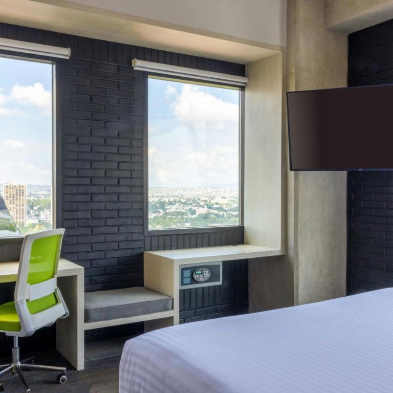 Hotel Guadalajara Country Club by HNF - Savvy, Guest Room, 1 King - 6