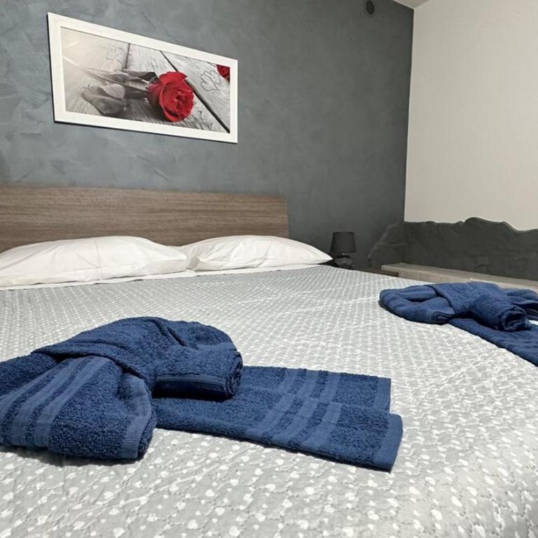 Nicholas Home - One-Bedroom Apartment - 12