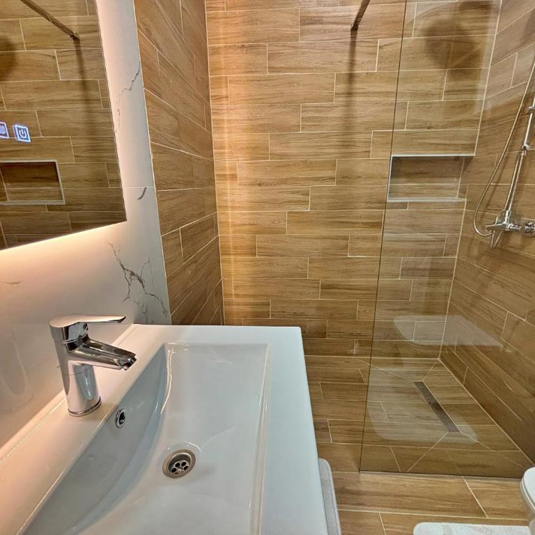 Ilidza Apartments - PEJTON RESIDENCE - Free Parking - Superior Apartman sa 1 Spavaćom Sobom i Balkonom - 7
