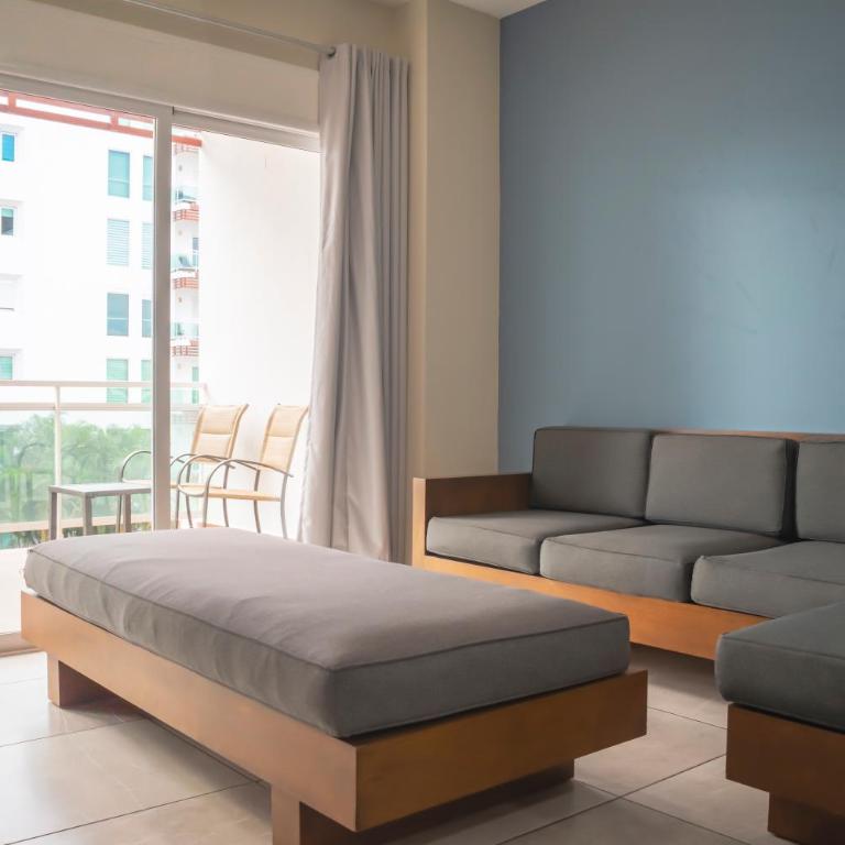 condominio con una bonita vista del puerto deportivo de G P S rentas - Two-Bedroom Apartment - 4