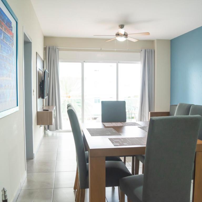 condominio con una bonita vista del puerto deportivo de G P S rentas - Two-Bedroom Apartment - 17