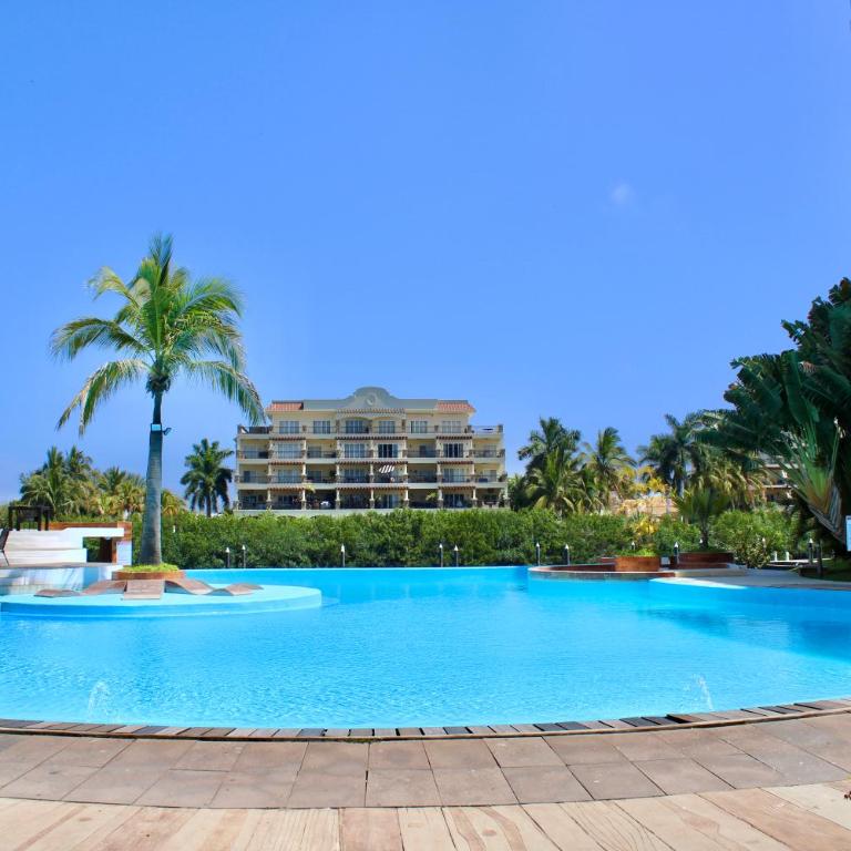 condominio con una bonita vista del puerto deportivo de G P S rentas - Two-Bedroom Apartment - 28