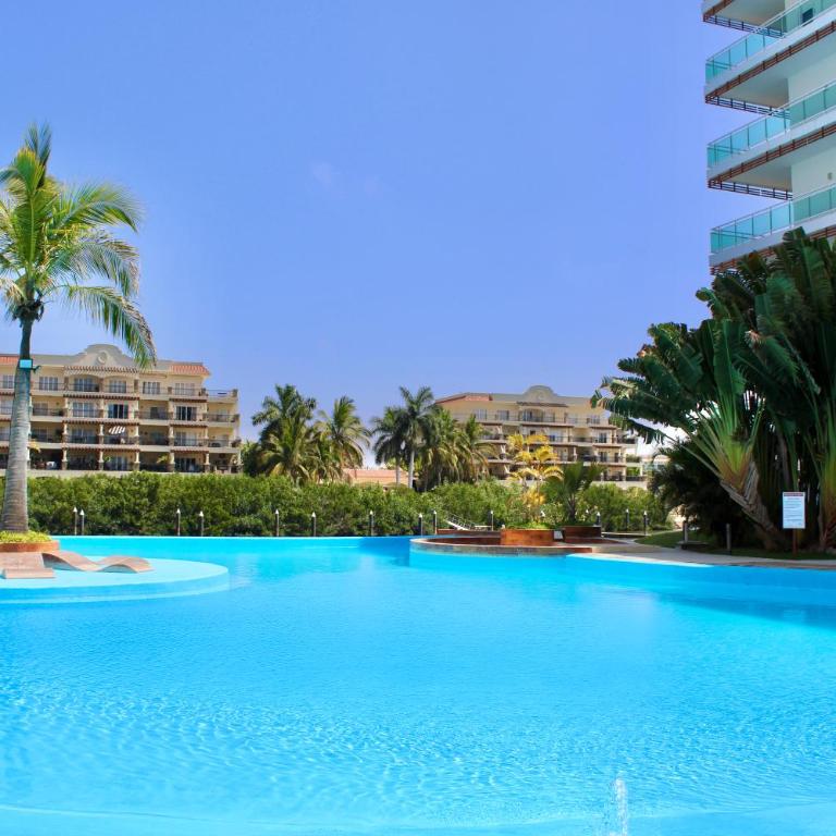 condominio con una bonita vista del puerto deportivo de G P S rentas - Two-Bedroom Apartment - 29