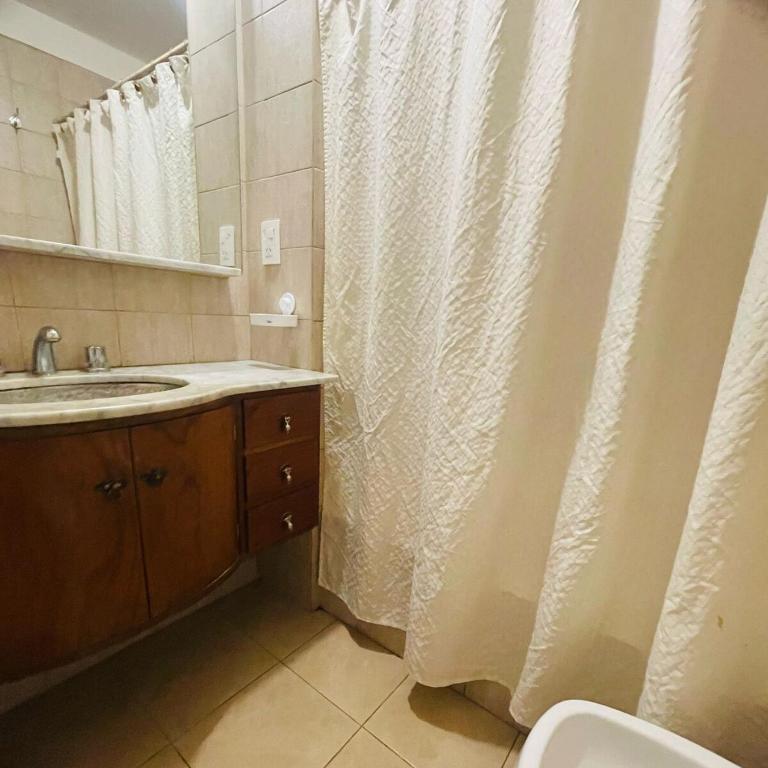 Amplio Monoambiente - Plaza España - One-Bedroom Apartment - 9