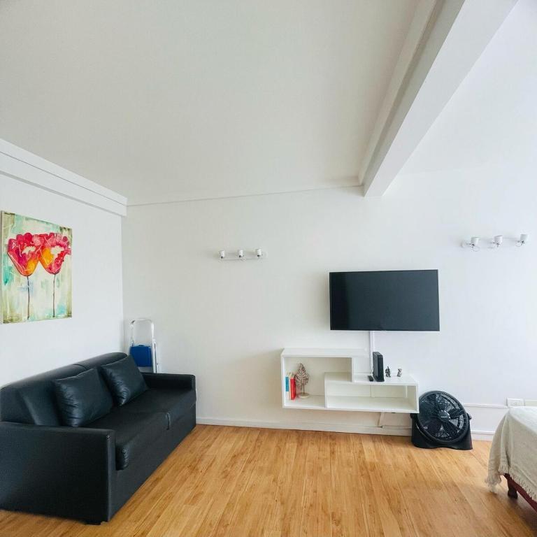Amplio Monoambiente - Plaza España - One-Bedroom Apartment - 11