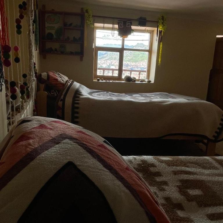 Cozy Andean Home with Balcony - Double Room with Mountain View - 2