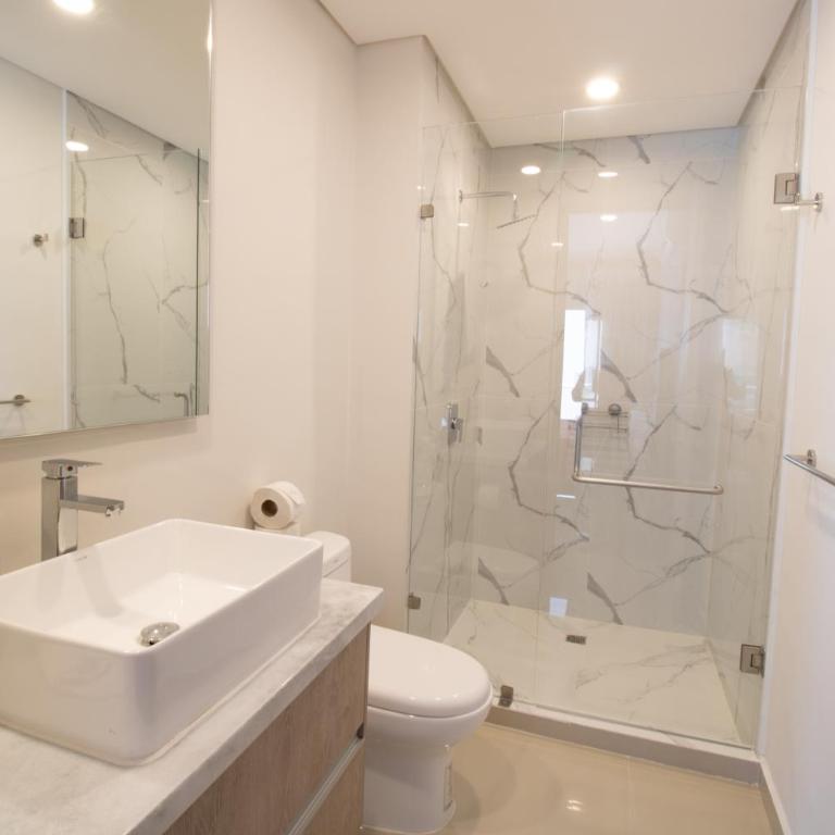 Elegante con vista al mar y balcón by G P S rentas - Two-Bedroom Apartment - 11