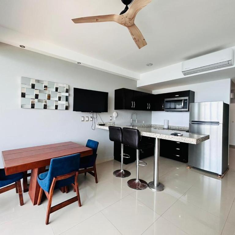 depa vista al atardecer y a pie de playa by G P S rentas - One-Bedroom Apartment - 5