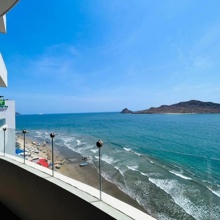 depa vista al atardecer y a pie de playa by G P S rentas - One-Bedroom Apartment - 9