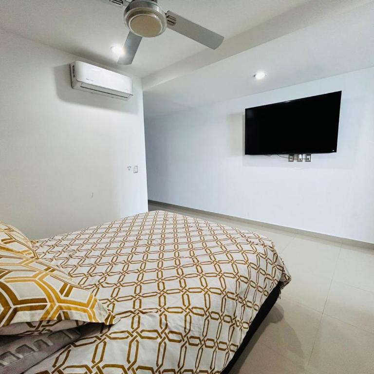 depa vista al atardecer y a pie de playa by G P S rentas - One-Bedroom Apartment - 6