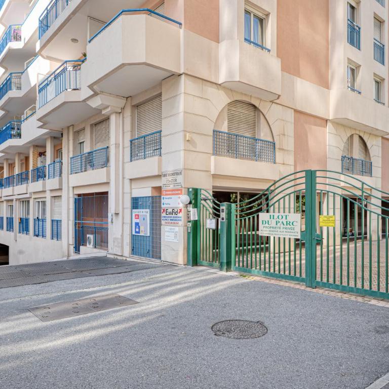 Top Floor Apt Close To The Sea - Happy Rentals - Apartment mit Terrasse - 13