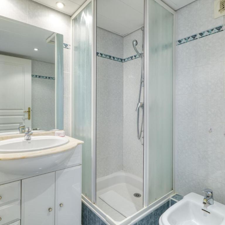 Top Floor Apt Close To The Sea - Happy Rentals - Apartment mit Terrasse - 21